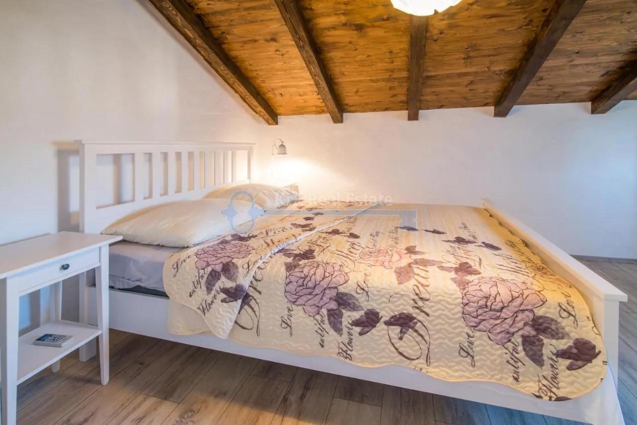 otok krk - garica - renovirana kamena kuća sa bazenom - slika 12