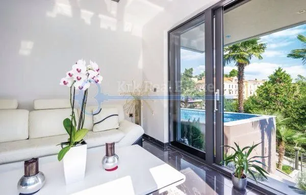opatija - samostojeća villa s bazenom - slika 11