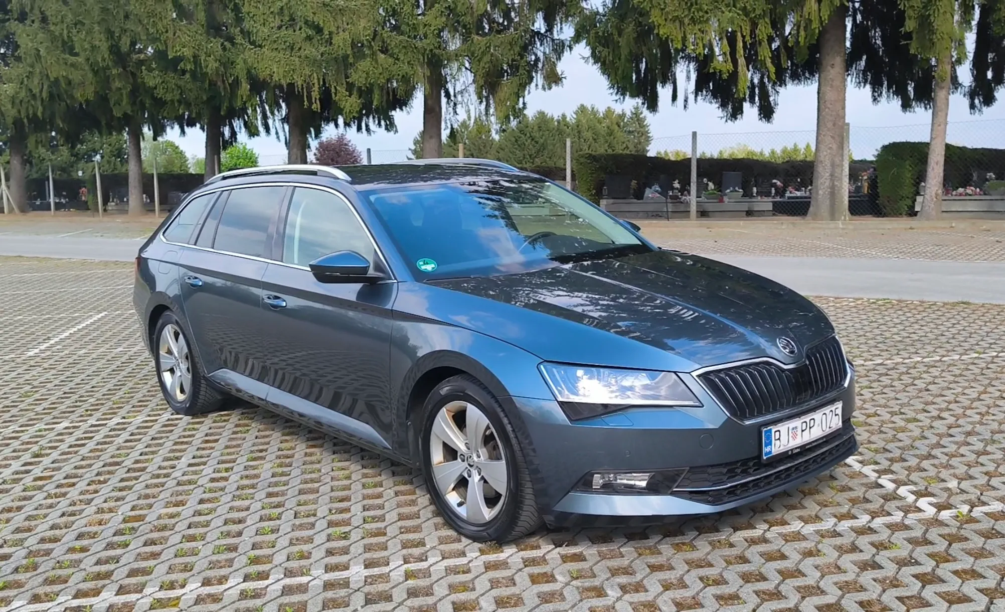 škoda superb combi 2,0 tdi, dsg, virtual, 140kw, ekstra stanje - slika 4