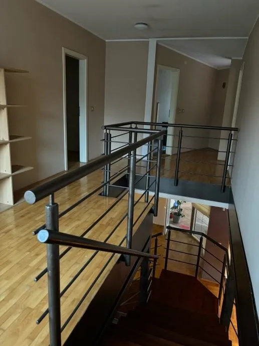 kuća: osijek, centar, 300m2 + stan 56m2, 1.kat + 2 garaže (prodaja) - slika 10