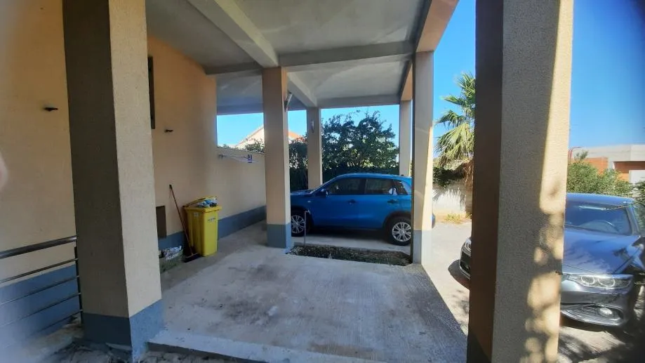 !!kuća sa tri apartmana u blizini slanice,235m2 (prodaja) - slika 5