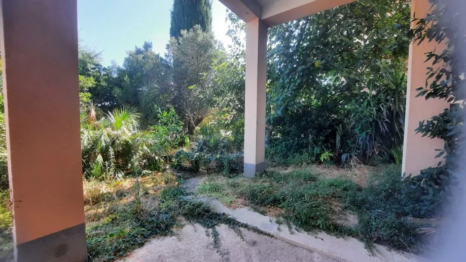 !!kuća sa tri apartmana u blizini slanice,235m2 (prodaja) - slika 6