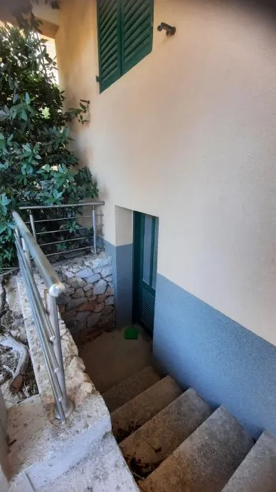 !!kuća sa tri apartmana u blizini slanice,235m2 (prodaja) - slika 7
