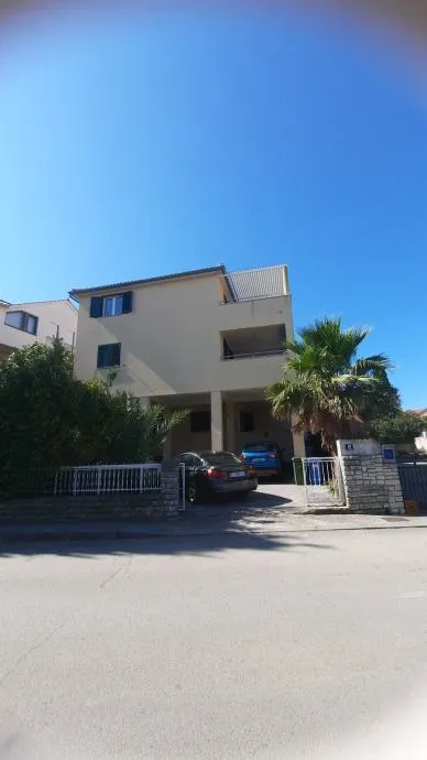 !!kuća sa tri apartmana u blizini slanice,235m2 (prodaja) - slika 3