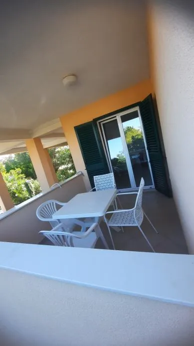 !!kuća sa tri apartmana u blizini slanice,235m2 (prodaja) - slika 9