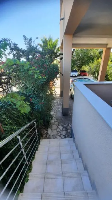 !!kuća sa tri apartmana u blizini slanice,235m2 (prodaja) - slika 10