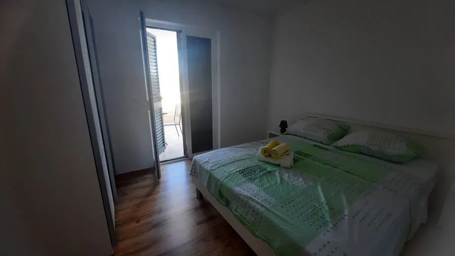 !!kuća sa tri apartmana u blizini slanice,235m2 (prodaja) - slika 13