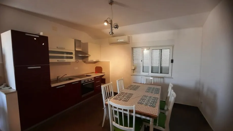 !!kuća sa tri apartmana u blizini slanice,235m2 (prodaja) - slika 17