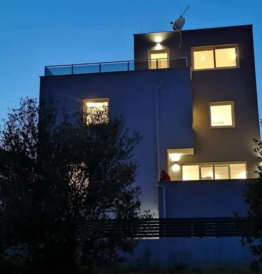 luxuzna kuća vodice,500m od centra s bazenom - slika 2