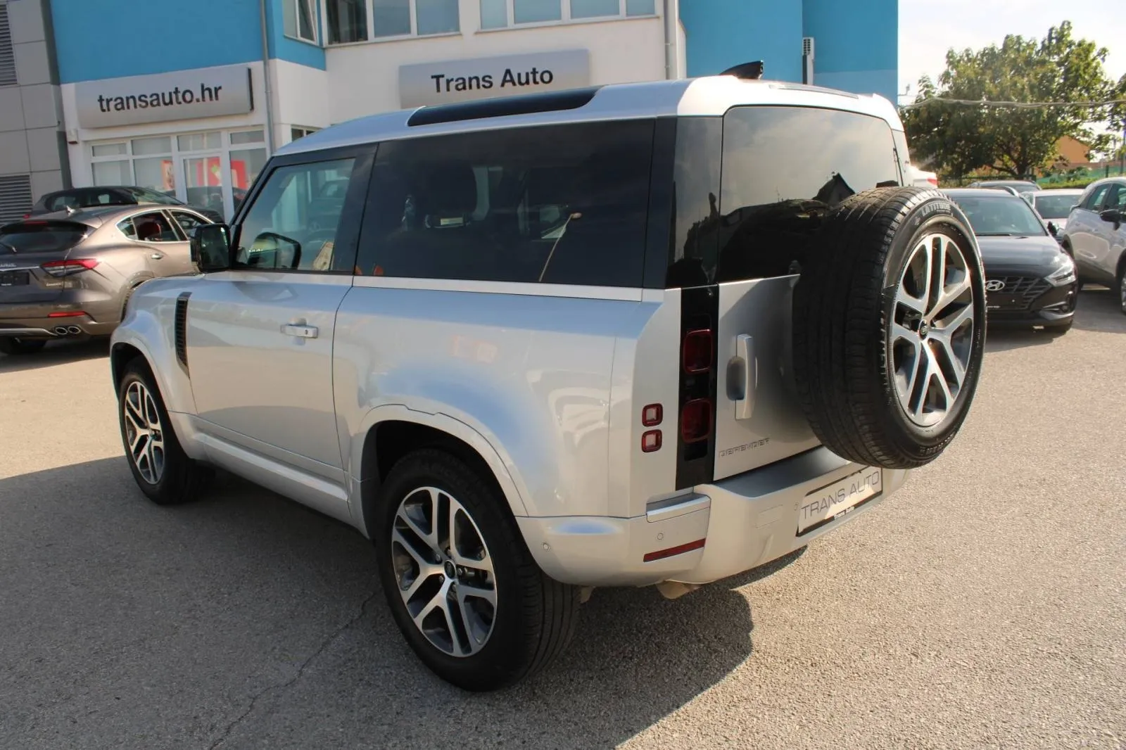 land rover defender 3.0 d6 250 90xs edition awd *panorama,navigacija* - slika 7