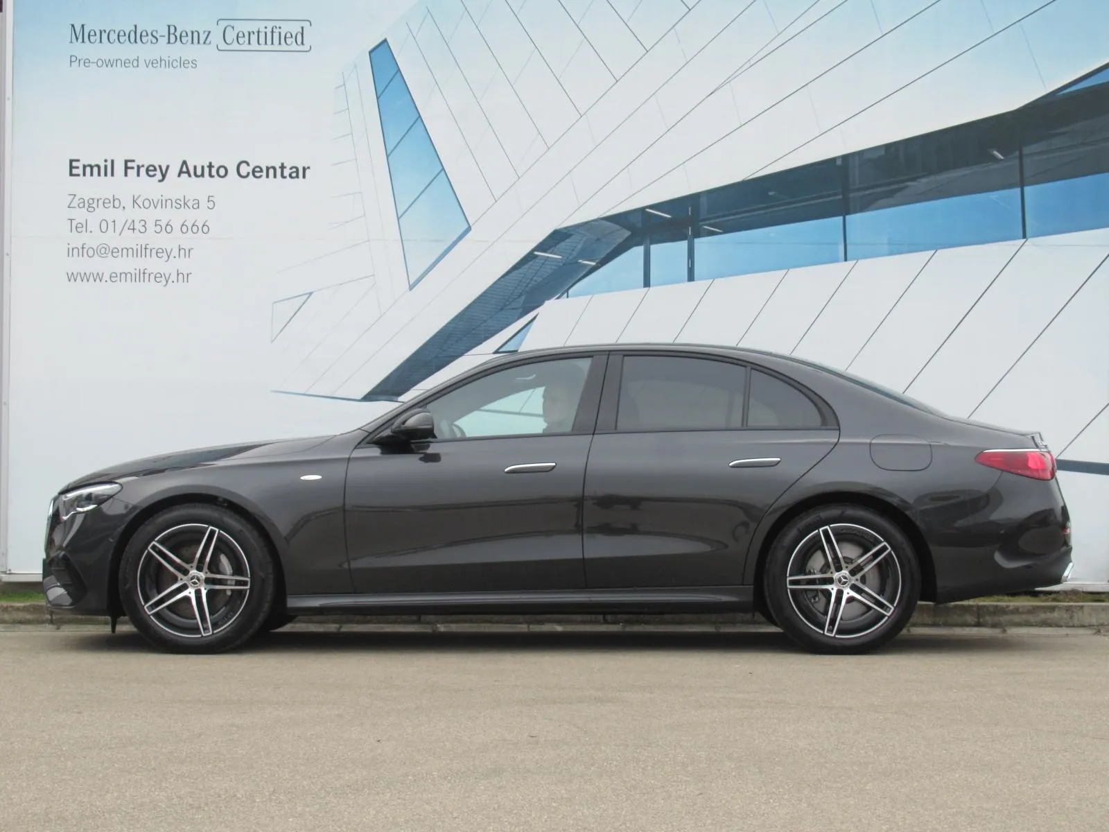 mercedes-benz e-klasa 300 de amg line/night paket/digital light/360° - slika 2
