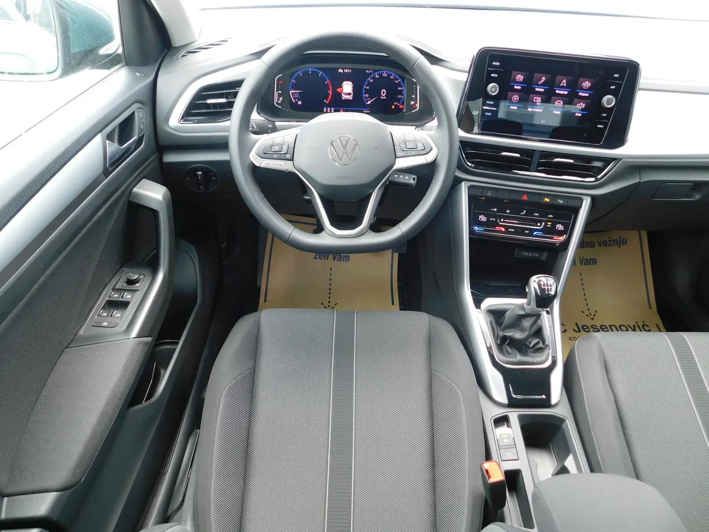 10451 volkswagen t-roc 1.0 tsi life - slika 10