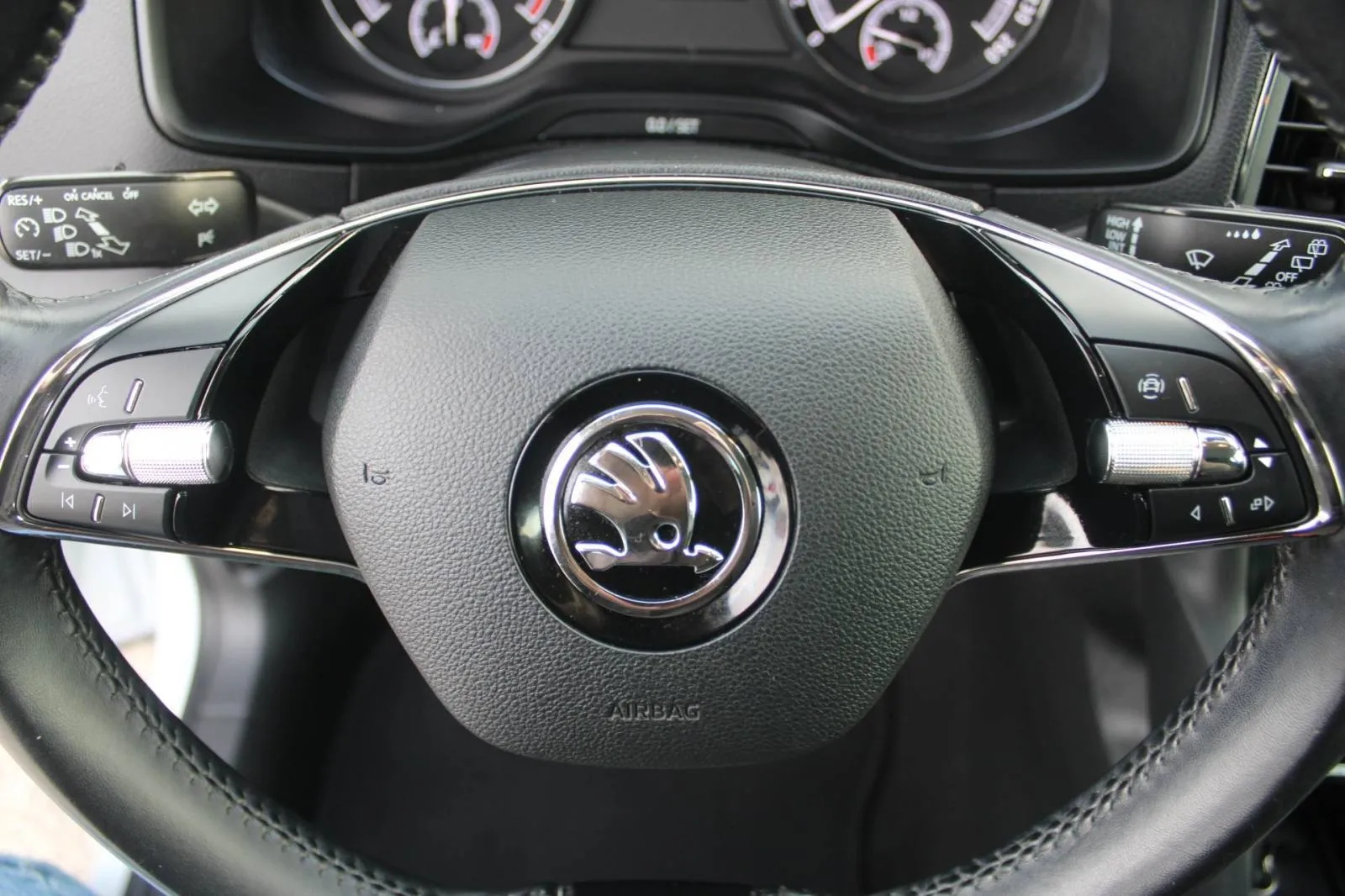 škoda karoq 2.0 tdi dsg *navigacija* - slika 14