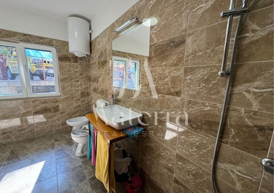 rijetkost, šibenik/centar, kuća sa 3 stana, parking, pogled na more - slika 11