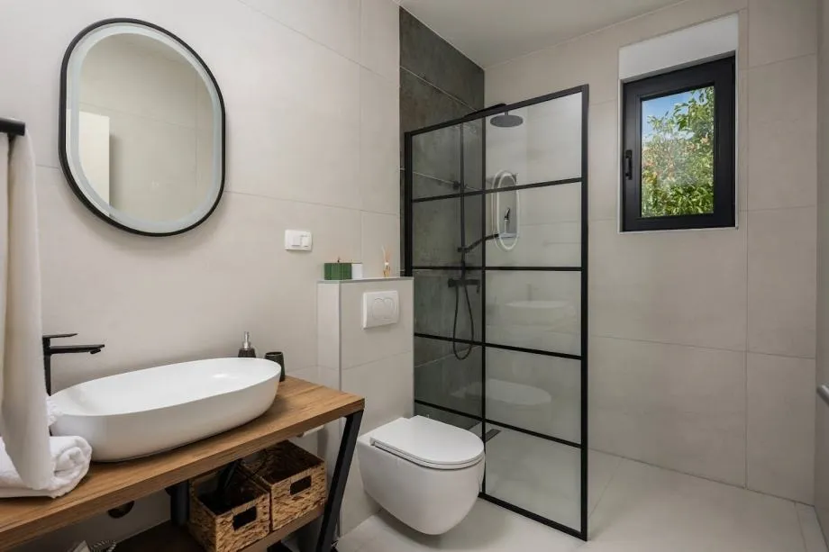 moderna vila s bazenom 80 m od mora: pridraga (novigrad) - slika 12