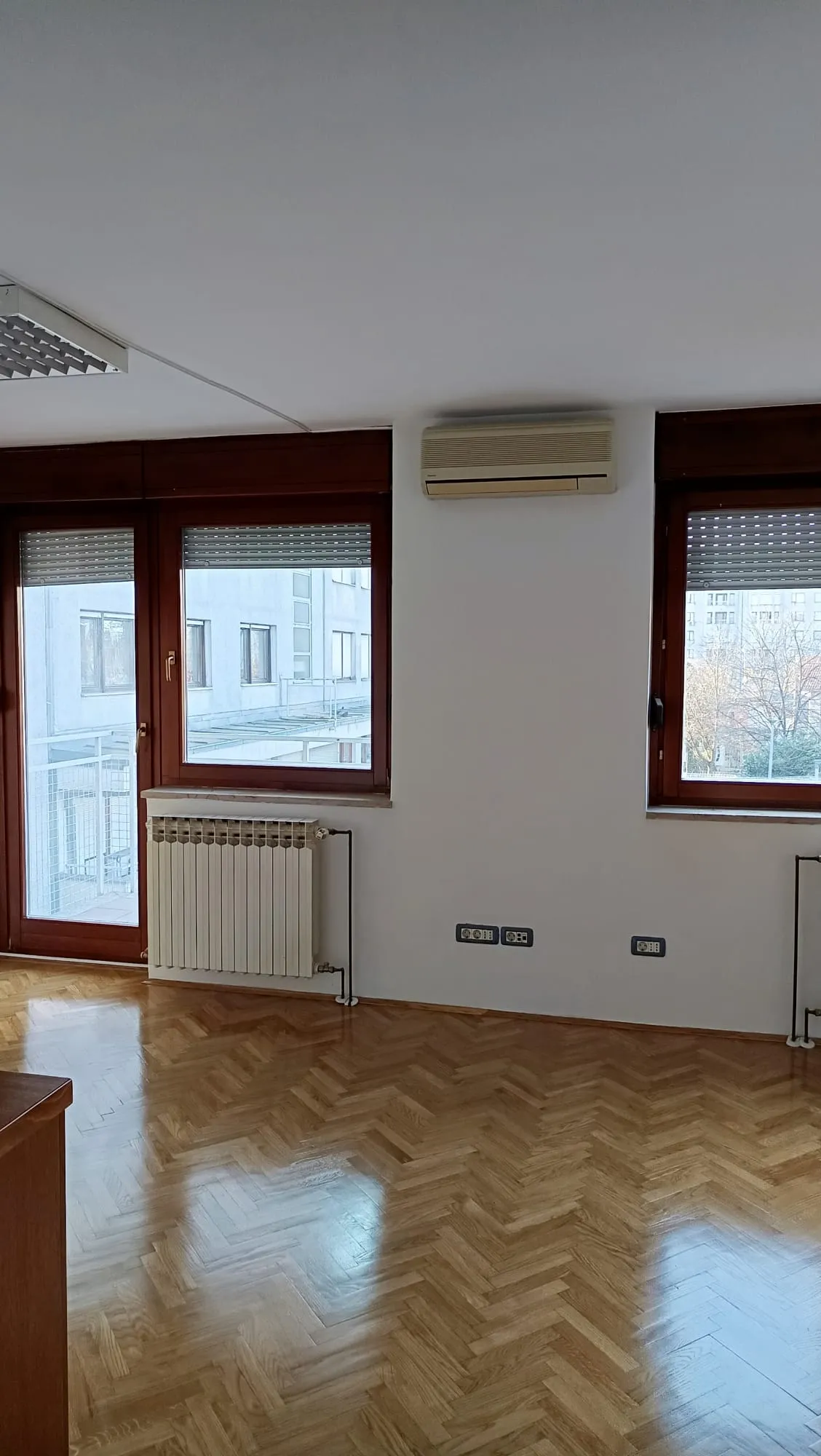 trnje-vrbik; iznajmljuje se poslovni prostor u zgradi na 2. katu - slika 7