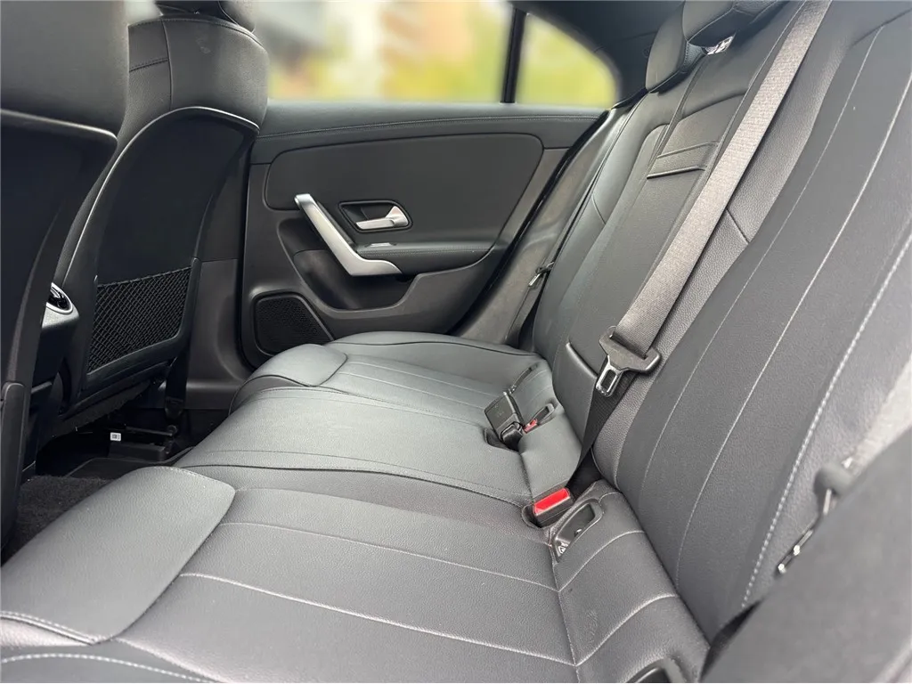 mercedes-benz cla klasa cla 180d automatik luxury line - slika 11