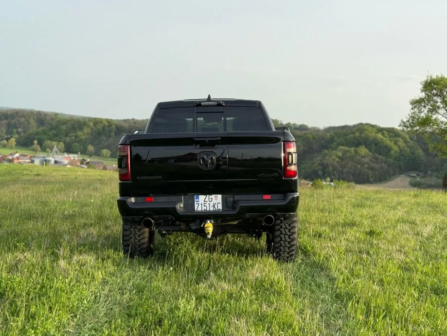 dodge ram 1500 5.7 hemi e-torque laramie - slika 4