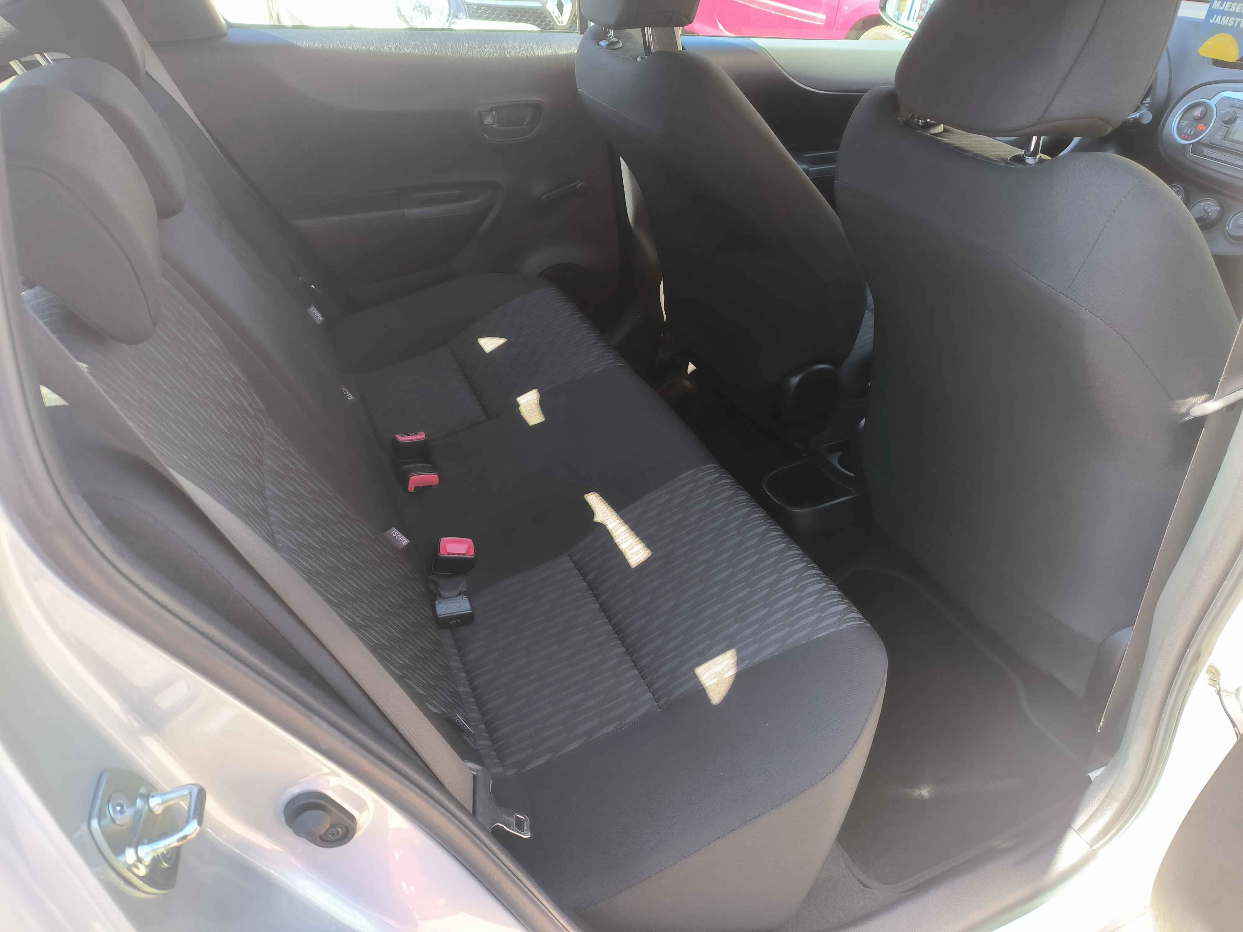toyota yaris 1,0 vvt-i sol, jamstvo, reg. 1 godinu - slika 15