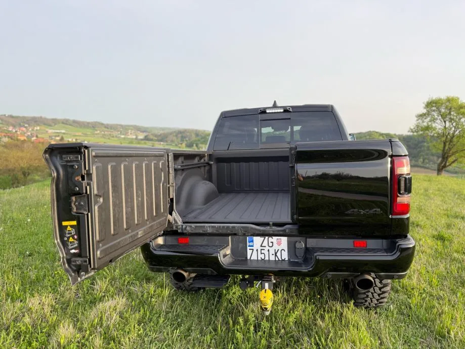 dodge ram 1500 5.7 hemi e-torque laramie - slika 9