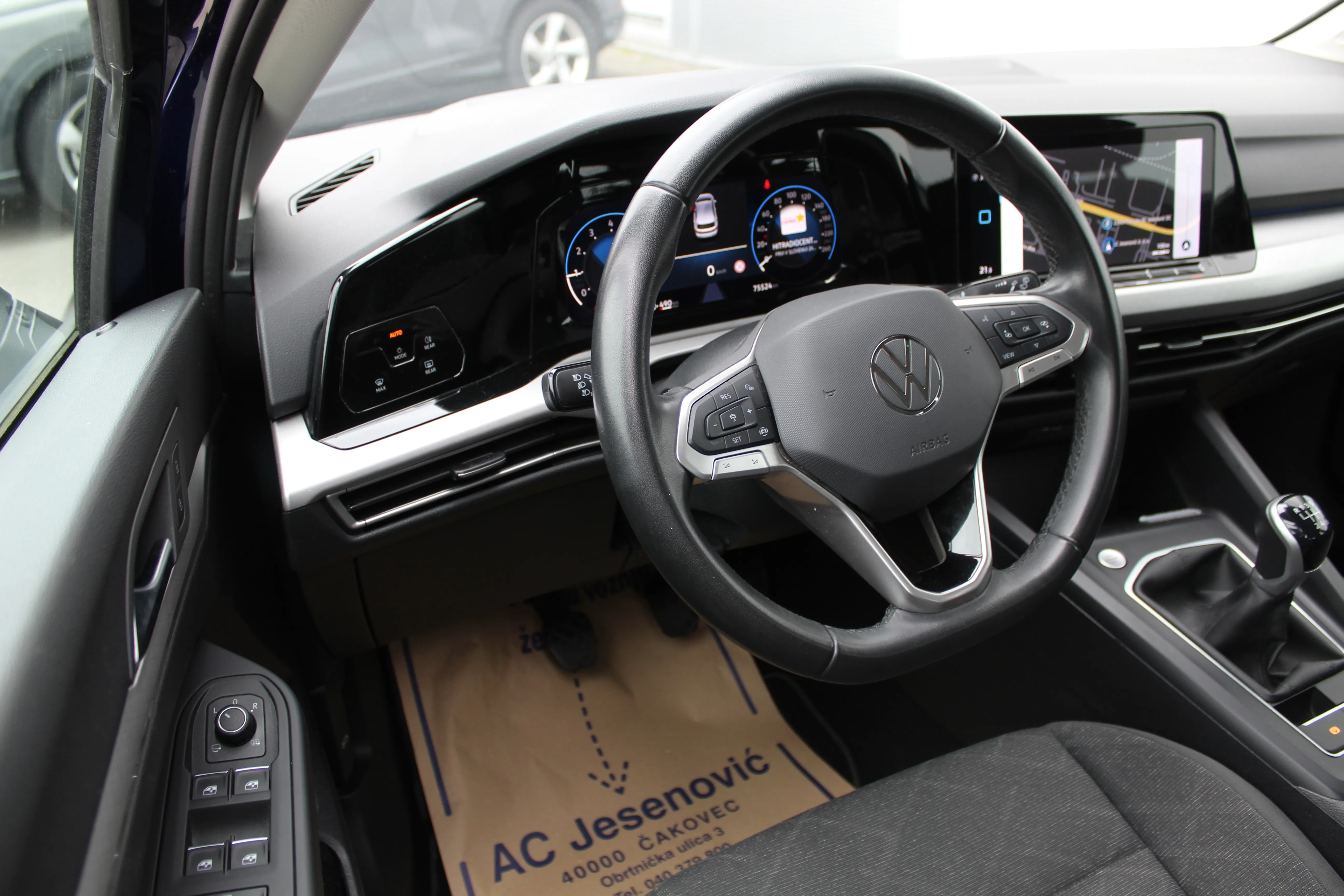 13168 volkswagen golf 1.0 tsi life - slika 9