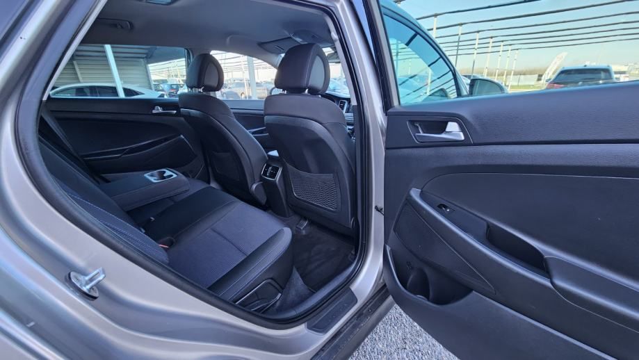 hyundai tucson 1.7 crdi,automatic,led,navigacija,kamera,pdc,alu,klima, - slika 12