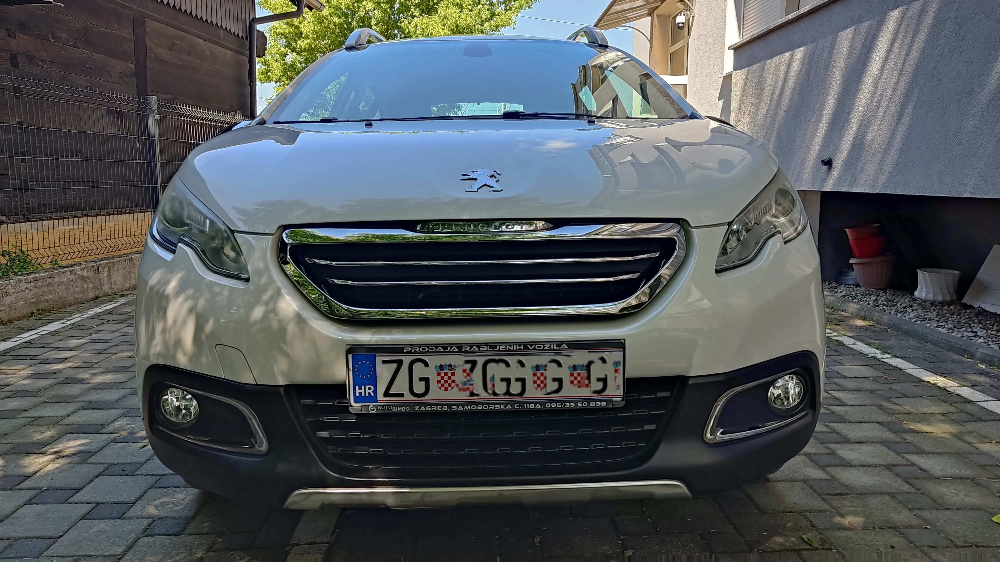 peugeot 2008 1,2 allure - slika 6