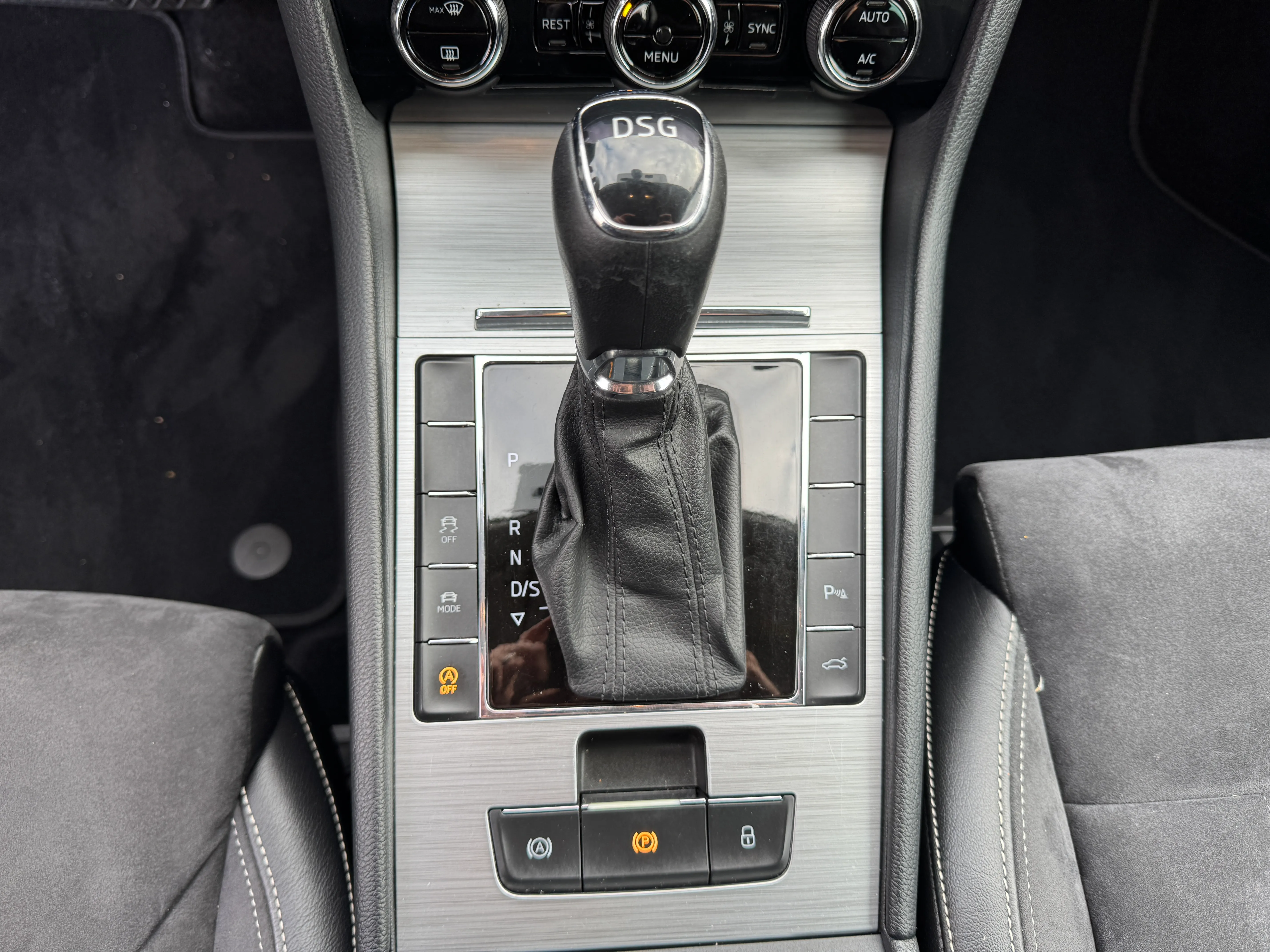 škoda superb 2,0 tdi dsg business - slika 11