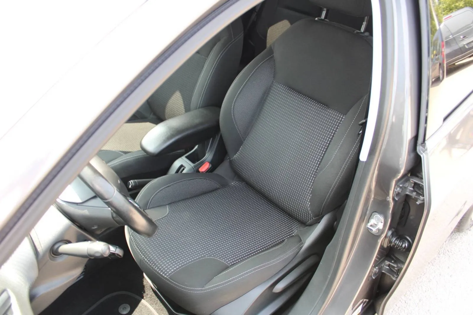 peugeot 208 1.5 hdi allure *navigacija* - slika 15