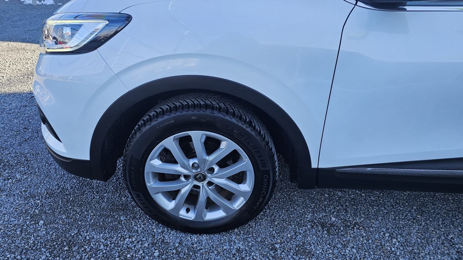 renault kadjar 1.5 dci,navigacija,led,tempomat,alu 17,pdc,abs,odličan - slika 11