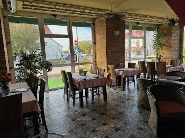 52. vukovar, kultni disco quo vadis, restoran, caffe bar, bilijar sala - slika 3