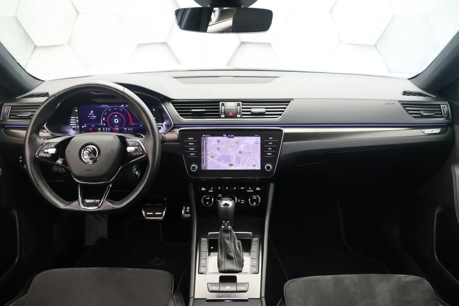 škoda superb combi 2.0tdi sportline matrix virtual radar temp - slika 13