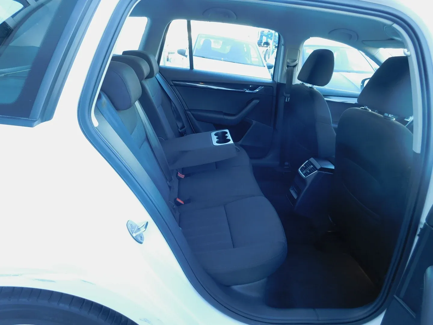 06021 škoda octavia combi style 1.6 tdi - slika 12