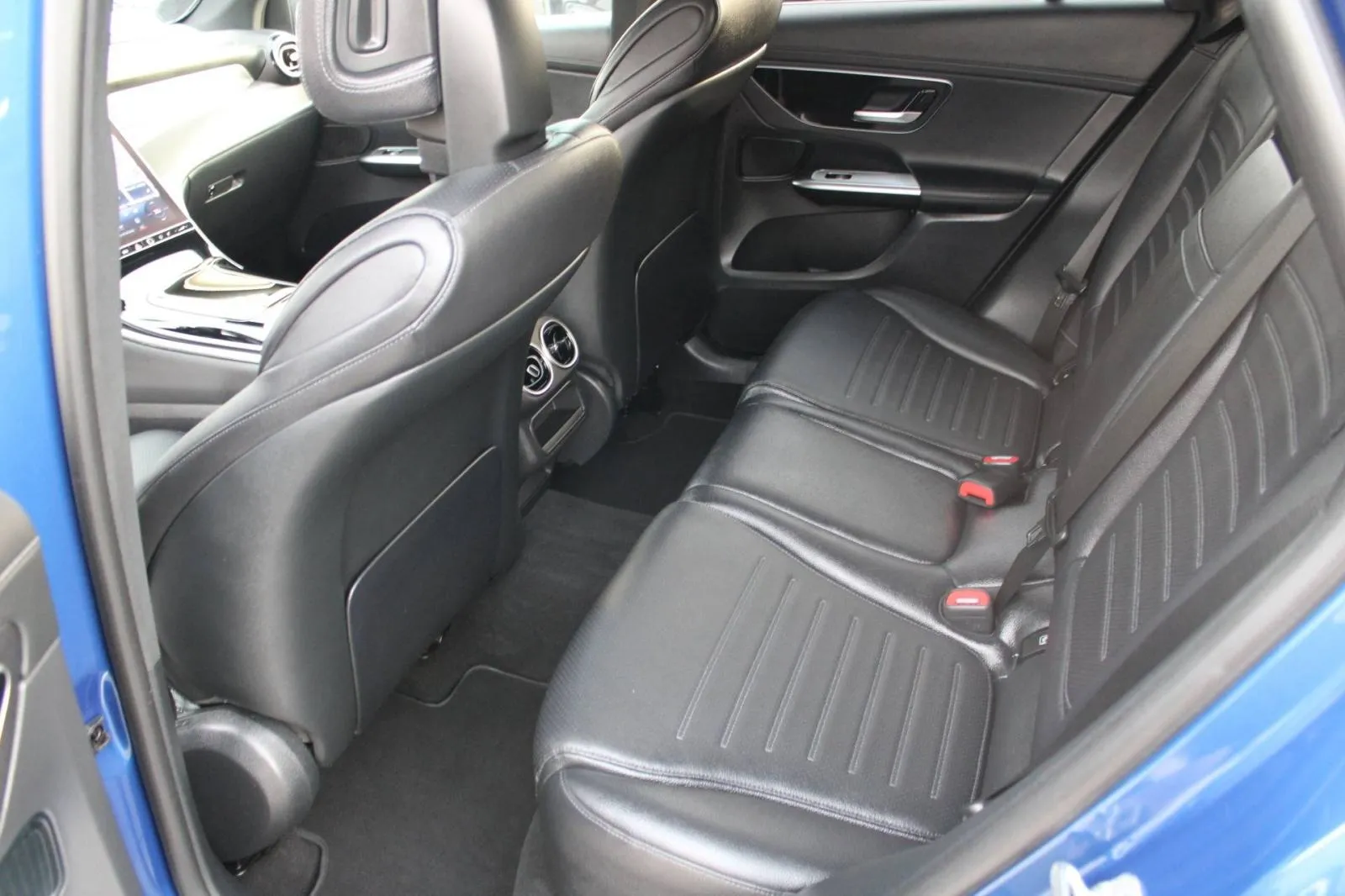 mercedes-benz glc 300d 4matic amg *digital light, navigacija, kamera* - slika 12