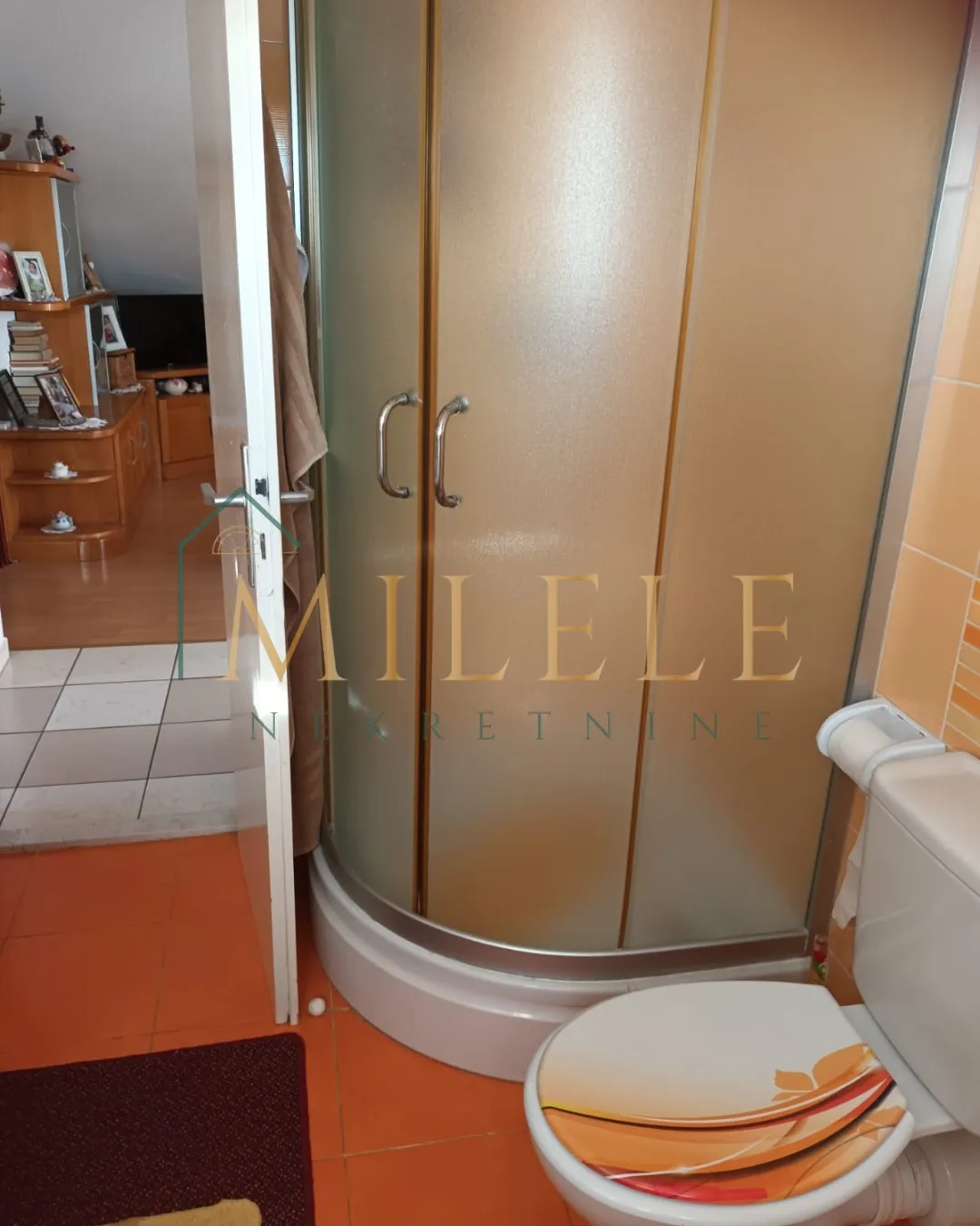 vodice kuća sa 5 apartmana - slika 3