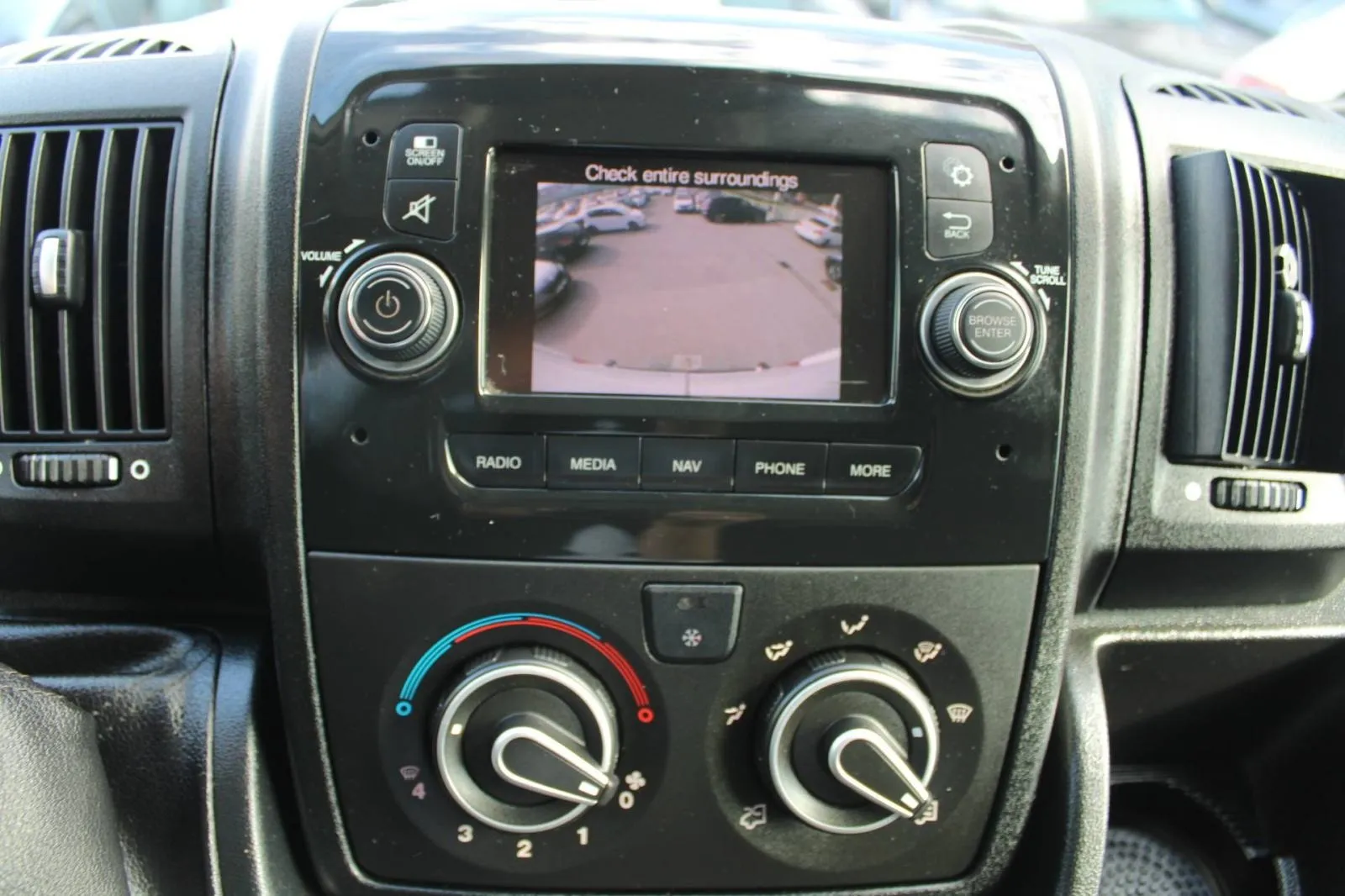 peugeot boxer 2.2 hdi l2h2 *navigacija, kamera*, 2020 god. - slika 16