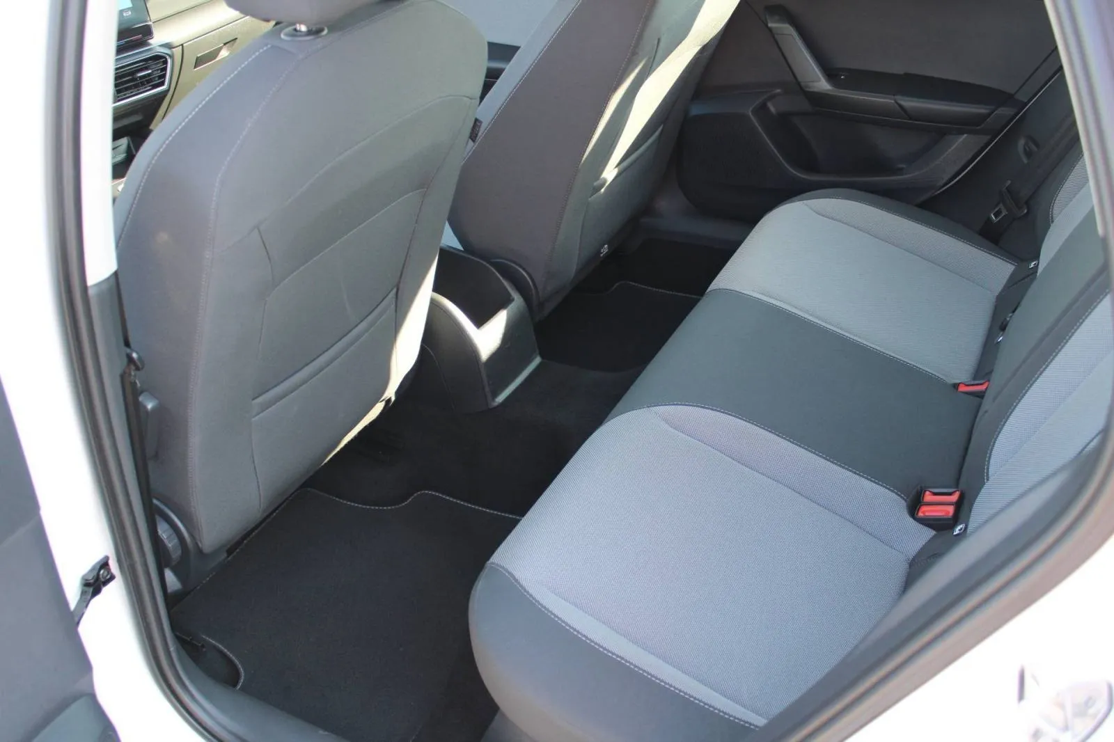 seat leon st 2.0 tdi dsg 150ks *led, navigacija, kamera* - slika 18