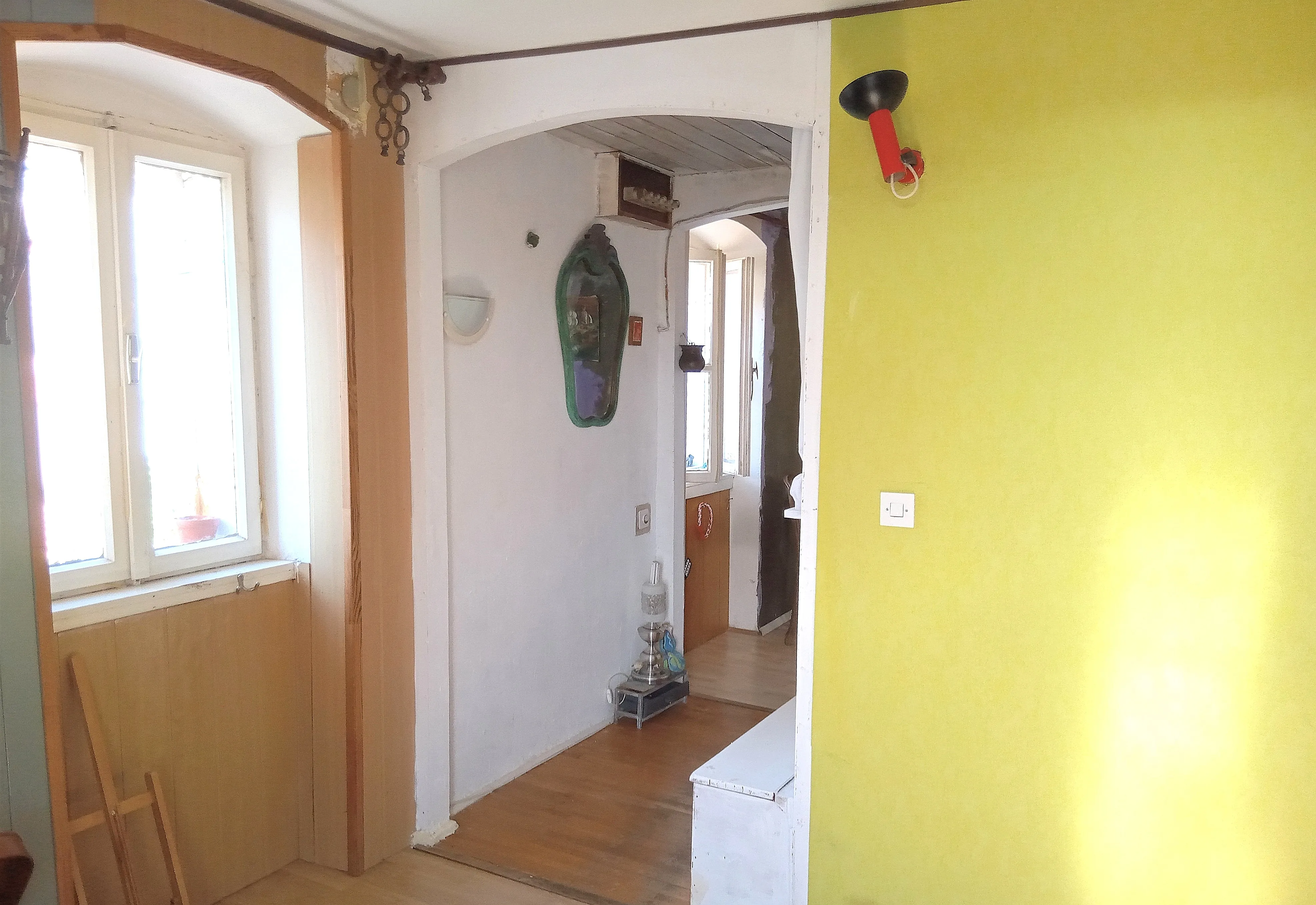 varoš split-2 stana, pogled na more,dvorište i potencijal nadogradnje - slika 6
