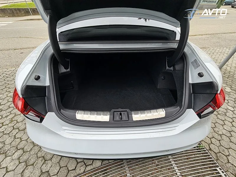 audi e-tron gt rs quattro 440kw masaža. b o. matrix - slika 9