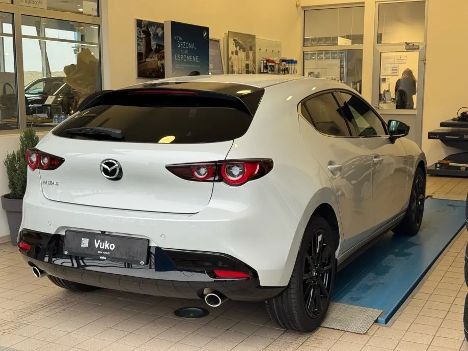 mazda 3 e-skyactive g 140 nagisa - slika 4