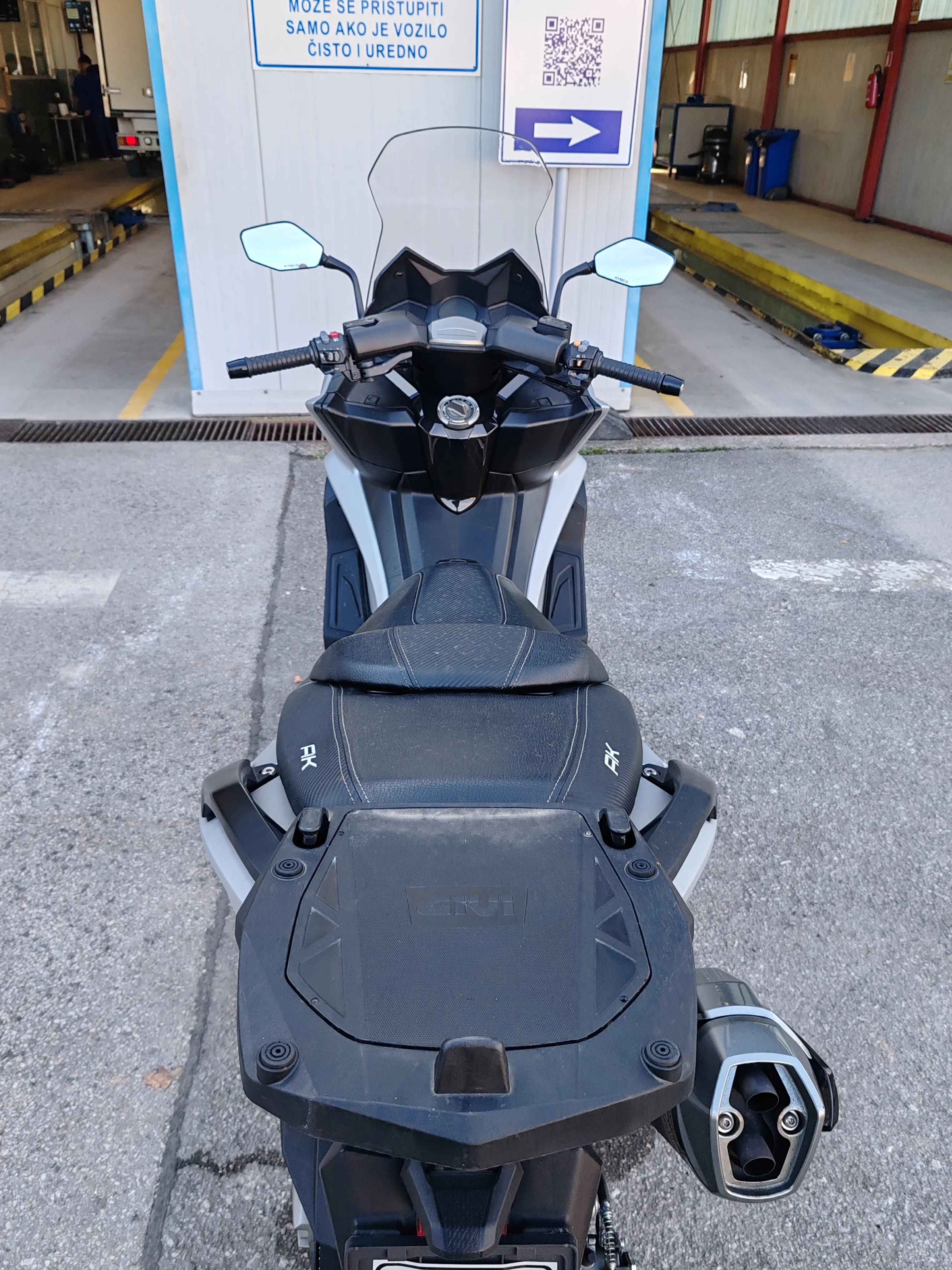kymco ak550, 2017. god., srebrni mat metalik, odličan - slika 4