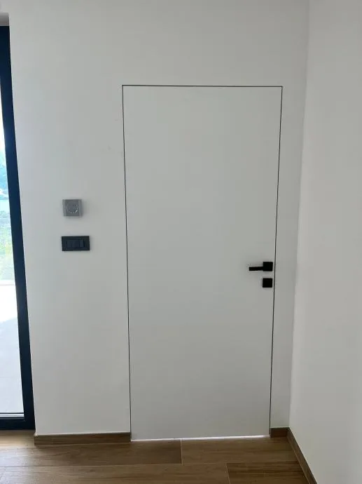 lakirana sobna vrata sa skrivenim nevidljivim dovratnikom po mjeri - slika 12
