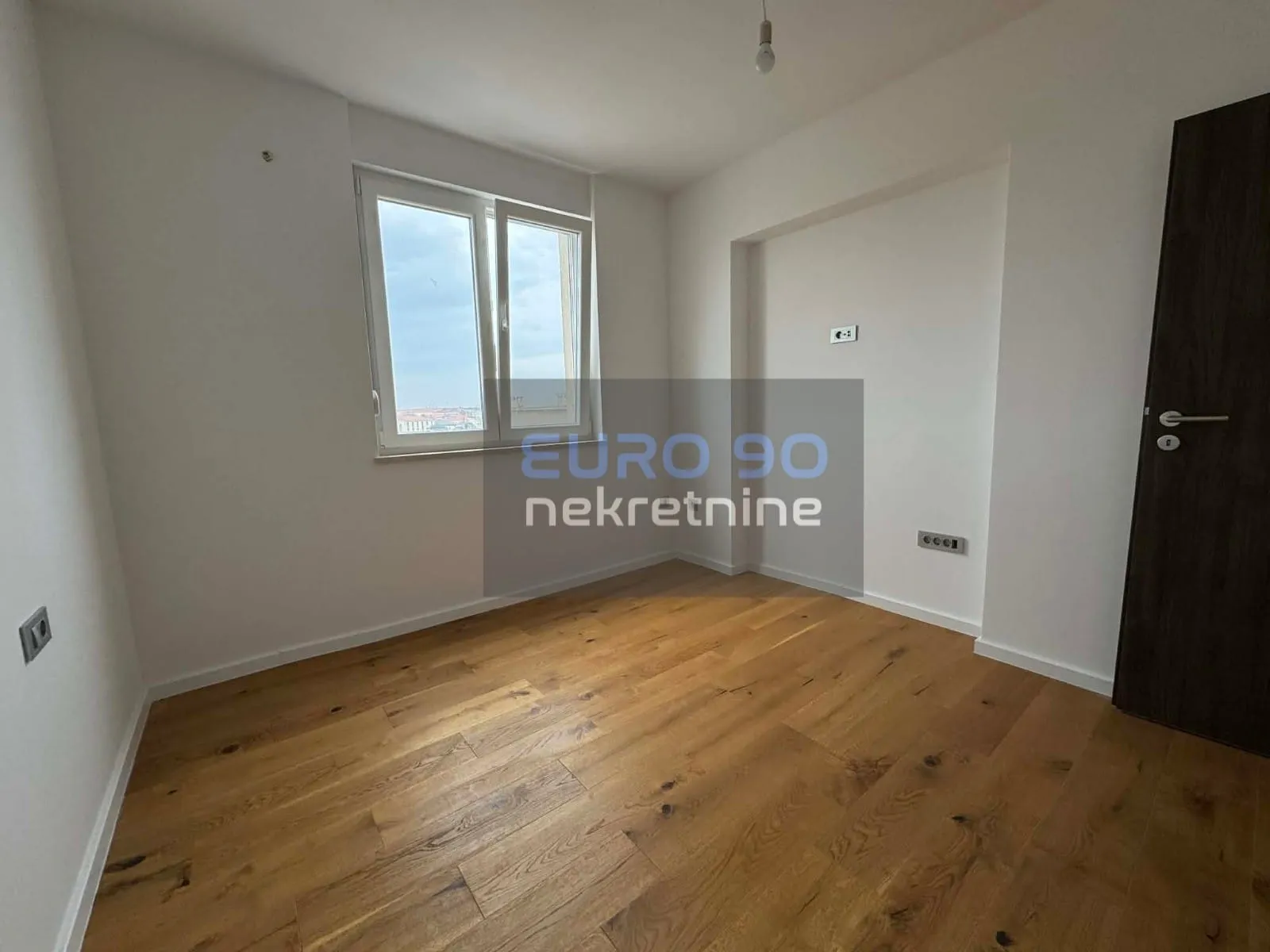 zadar/branimirova obala-renoviran dvosoban stan s liftom,60m2,lokacija - slika 7