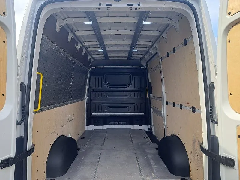 volkswagen crafter 2.0 tdi*140ks*klima*park.kamera* - slika 8