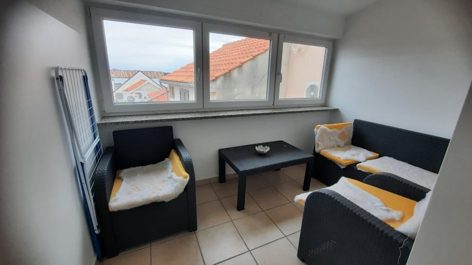 !!kuća sa 6 apartmana 25 metara od mora!! (prodaja) - slika 13