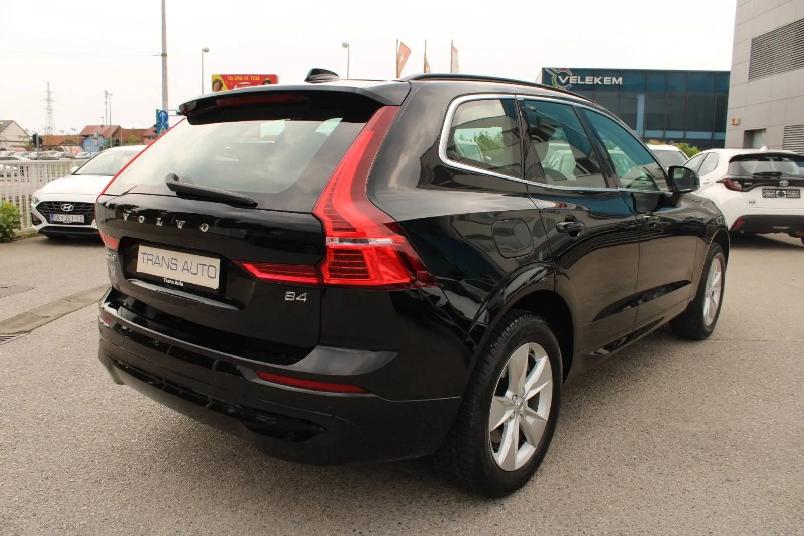volvo xc60 b4 2.0d automatik *led, navigacija, kamera* - slika 5