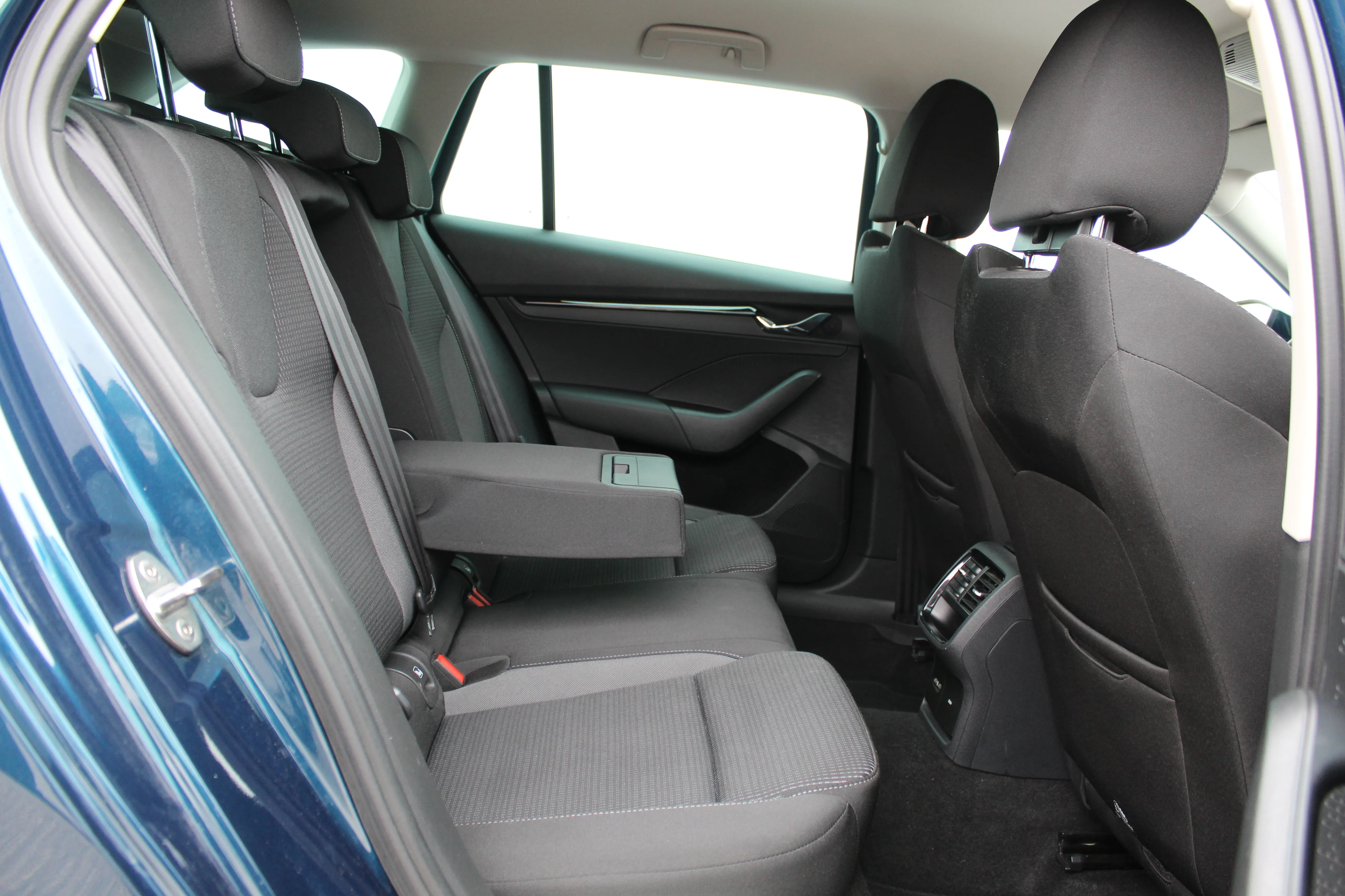 13065 škoda octavia combi active 1.0 tsi dsg - slika 12