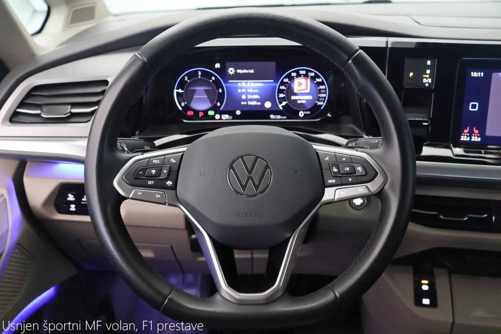 volkswagen multivan t7 l2 2.0tdi dsg edition 150ks matrix cockpit dab - slika 13