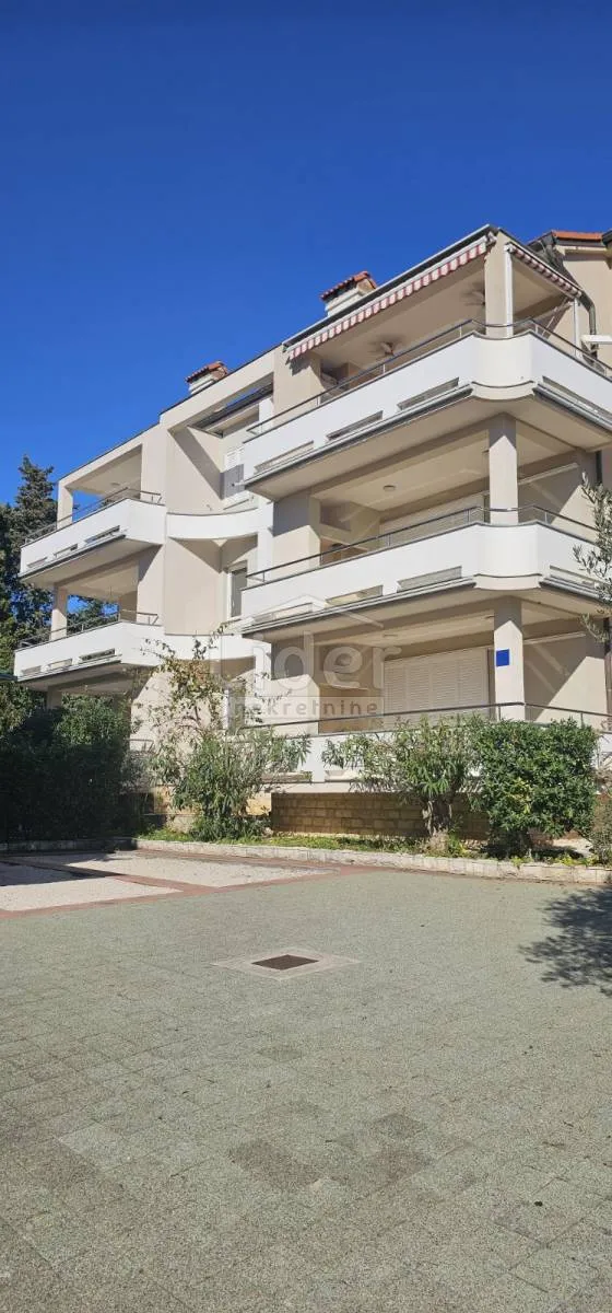 NOVALJA, GAJ, APARTMAN 100m OD MORA, 2S+DB, TARASA