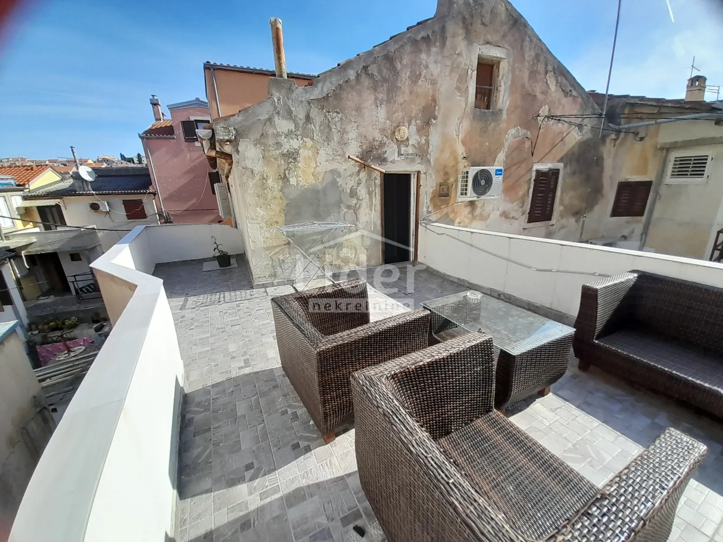 mali lošinj- stan u centru 90m2 - slika 13